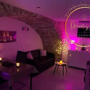 Avec Jacuzzi Et Hammam Privatisé Lieu Insolite En Amoureux Détente Assurée Avec De Doux Massages Appartement
